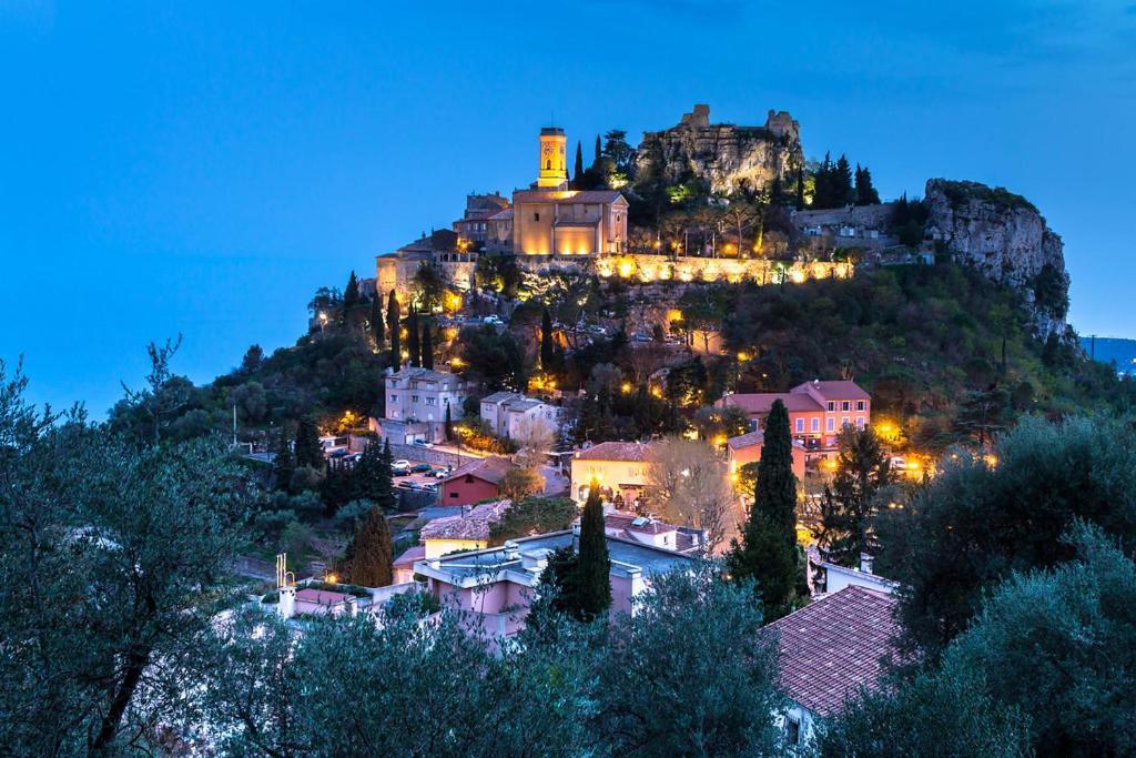 Studio rénové avec parking et terrasse à Eze village Esterno foto