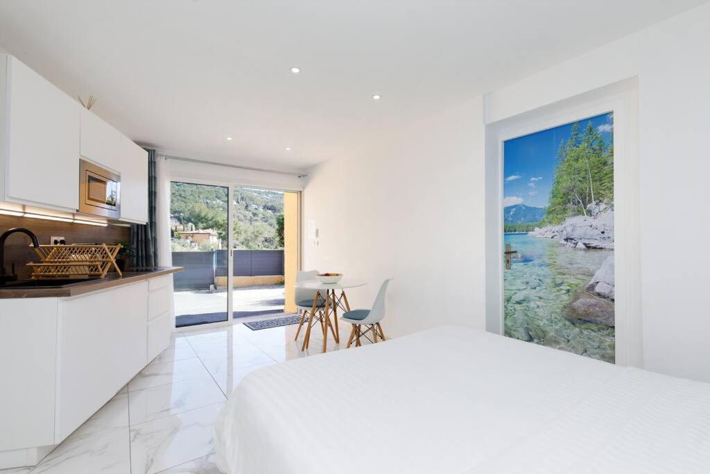 Studio rénové avec parking et terrasse à Eze village Esterno foto
