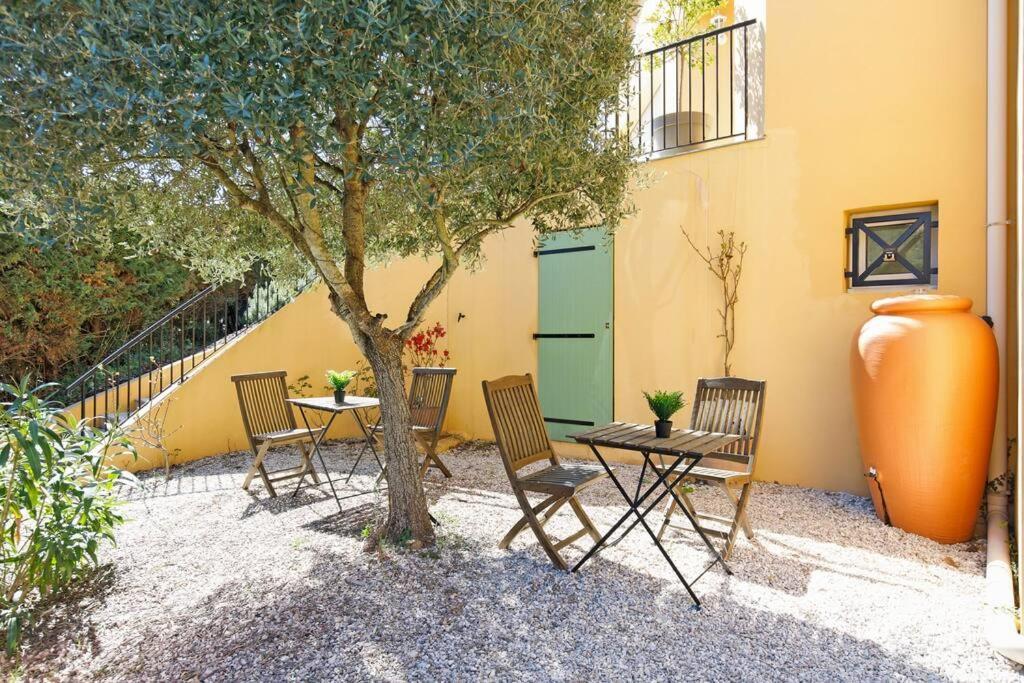Studio rénové avec parking et terrasse à Eze village Esterno foto